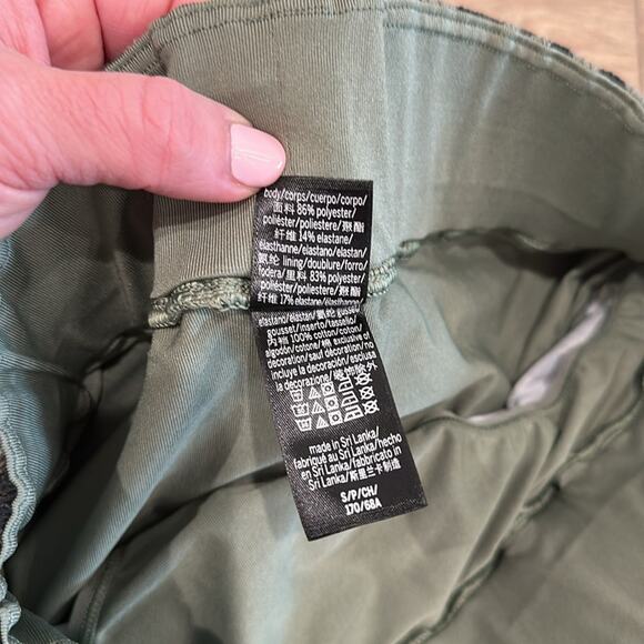 VICTORIA SPORT Green Black Cheetah Leopard Lightweight Active Shorts Size Small - Picture 9 of 10